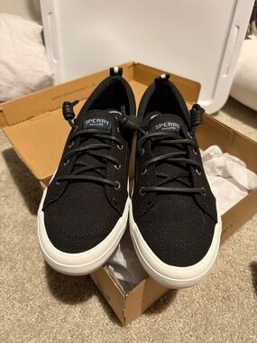 NWT Sperry Black Canvas Boat Shoes with White Soles and Toggle Laces